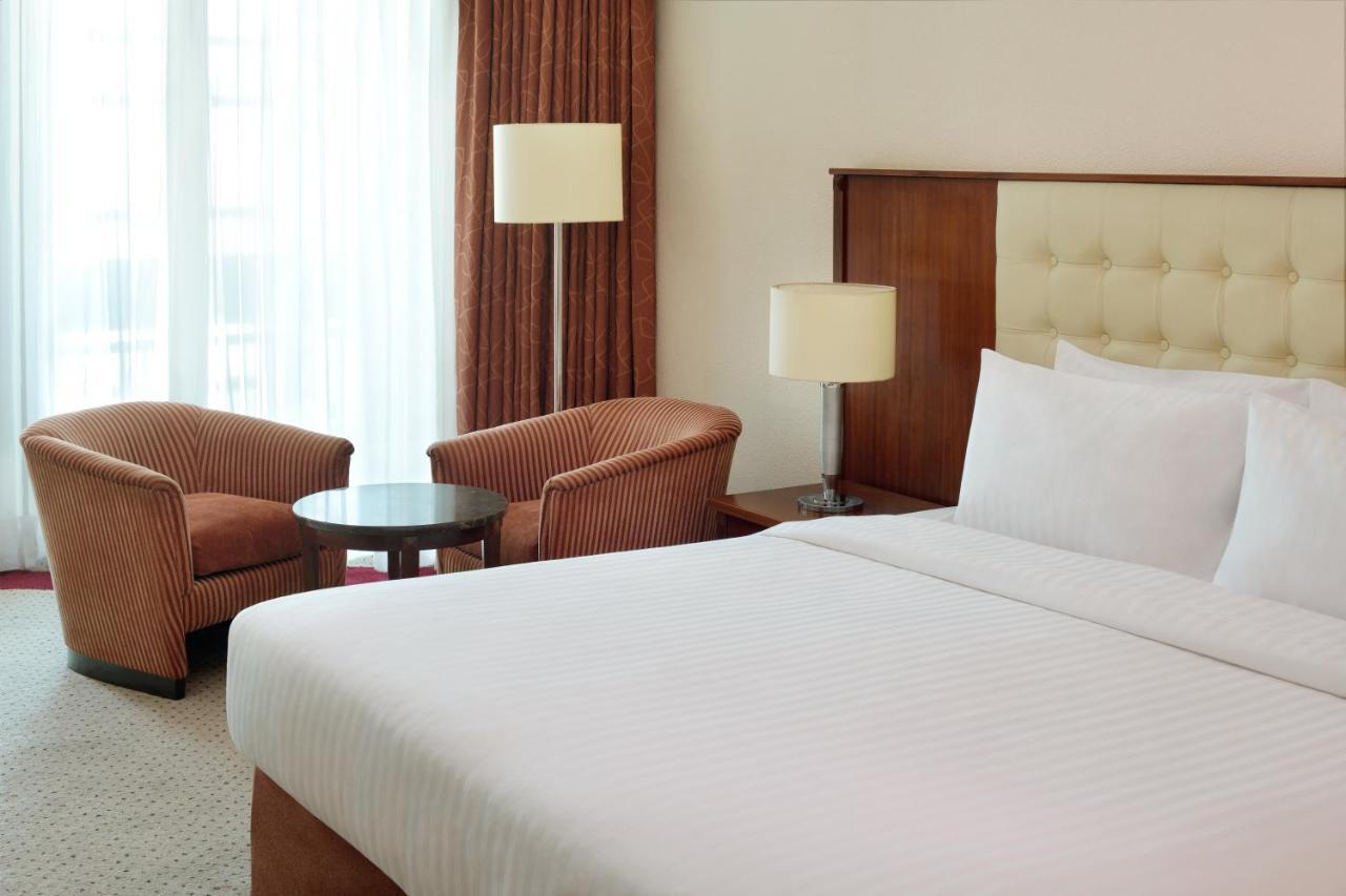 Mövenpick Hotel Karachi Exteriör bild