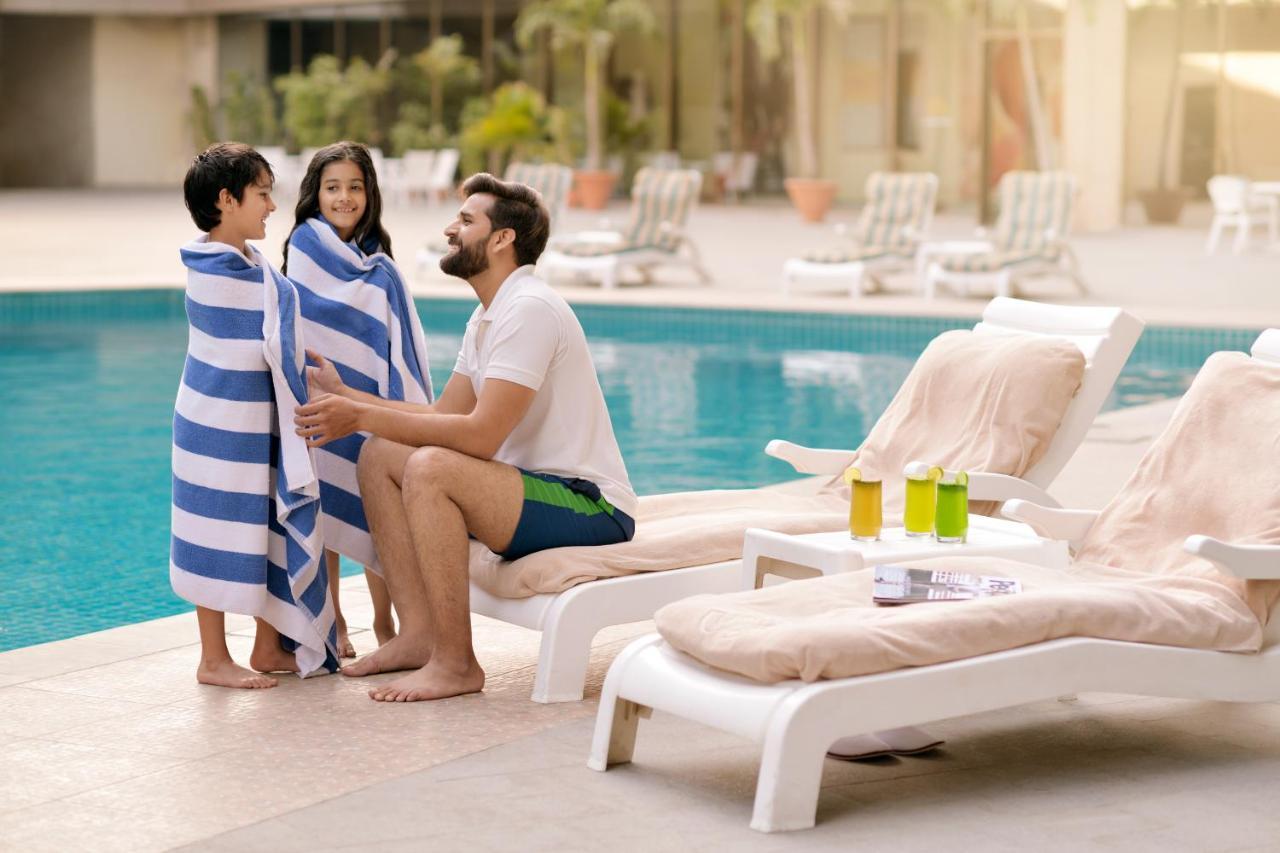 Mövenpick Hotel Karachi Exteriör bild