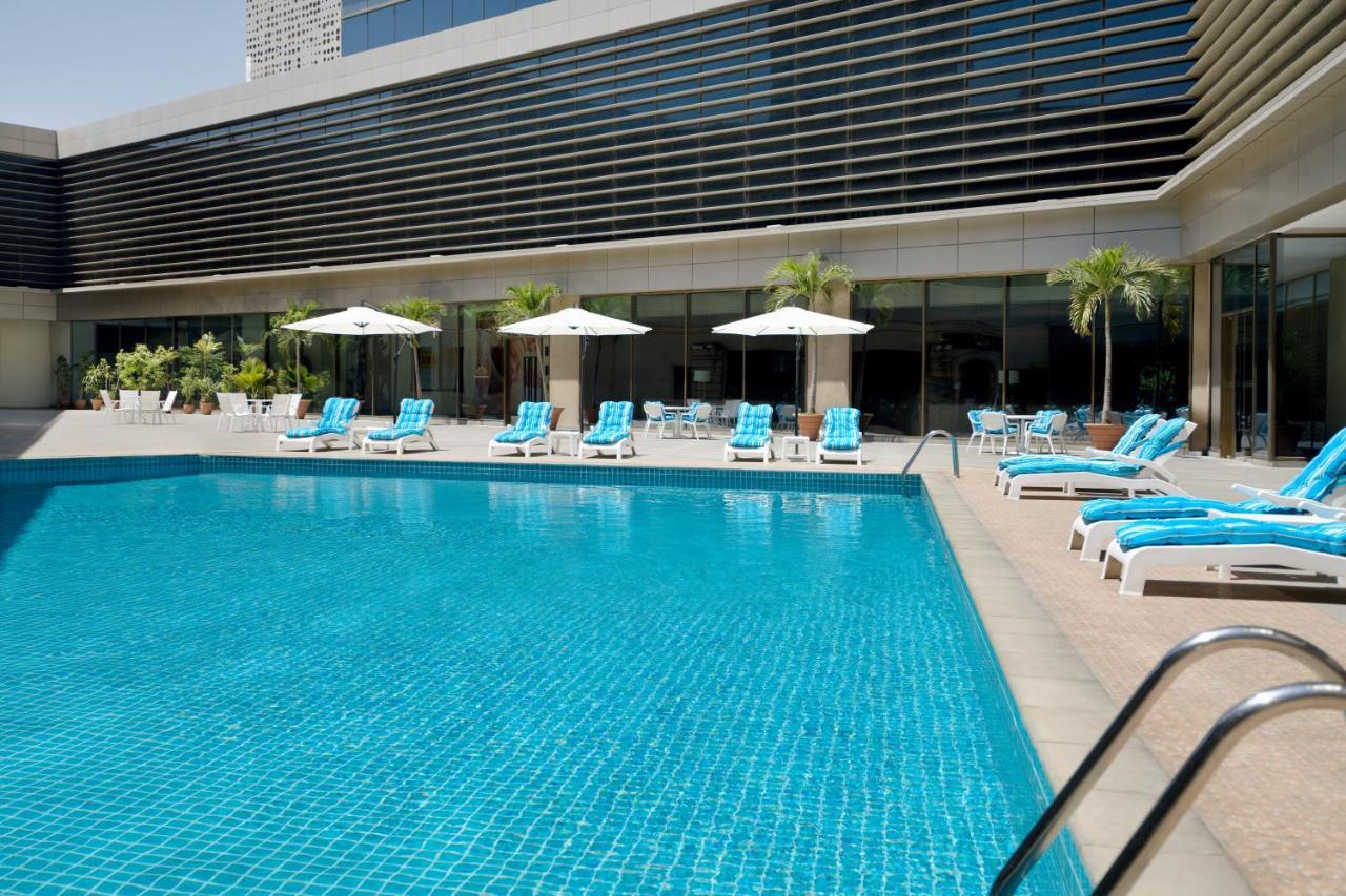 Mövenpick Hotel Karachi Exteriör bild